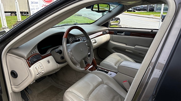 Cadillac Seville STS 16 of 30