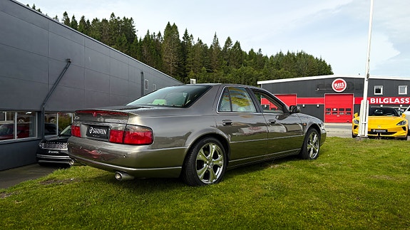 Cadillac Seville STS 11 of 30