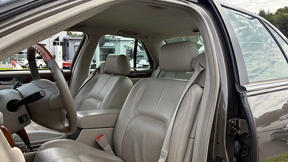 Cadillac Seville STS 29 of 30