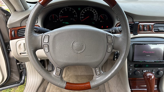 Cadillac Seville STS 18 of 30
