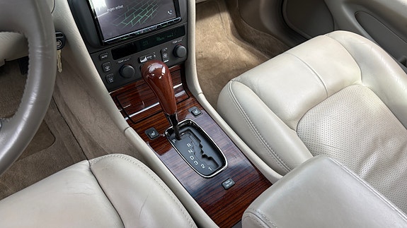 Cadillac Seville STS 26 of 30