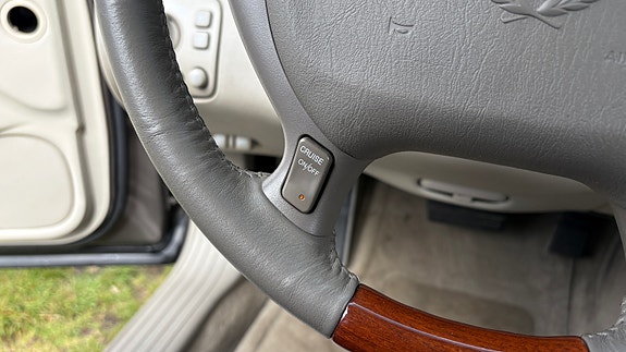 Cadillac Seville STS 21 of 30