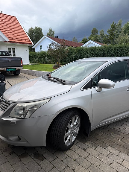 Toyota Avensis 2 of 27