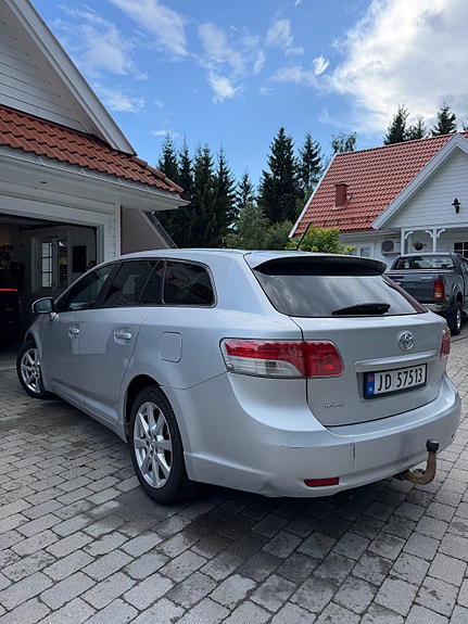 Toyota Avensis 4 of 27
