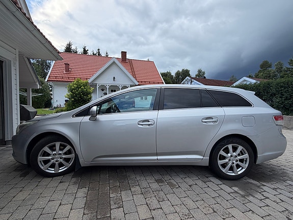 Toyota Avensis 3 of 27