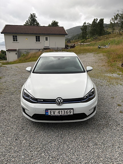 Volkswagen e-Golf VII 2 of 5