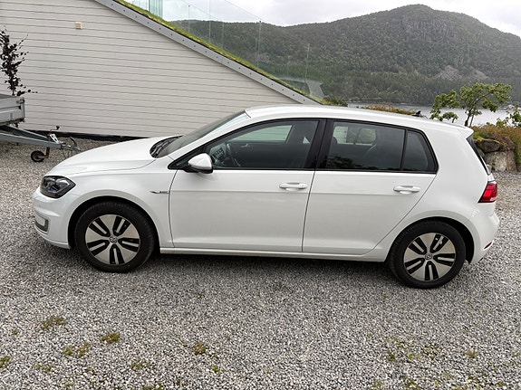 Volkswagen e-Golf VII 3 of 5