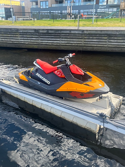 Seadoo Spark trixx 2up + Dock og Henger 2 of 16