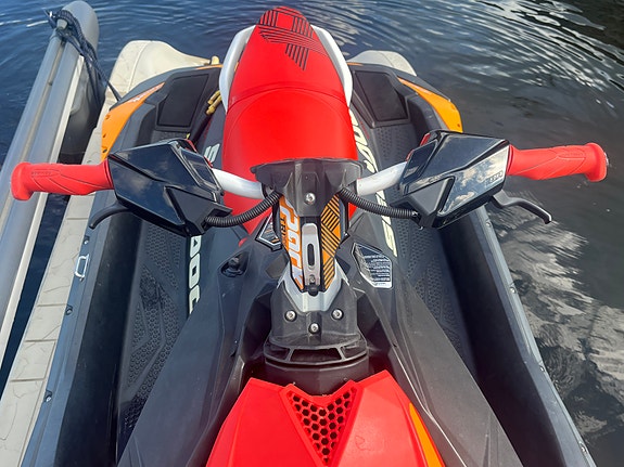 Seadoo Spark trixx 2up + Dock og Henger 4 of 16