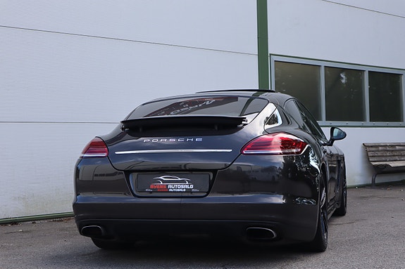 Porsche Panamera 4 13 of 30