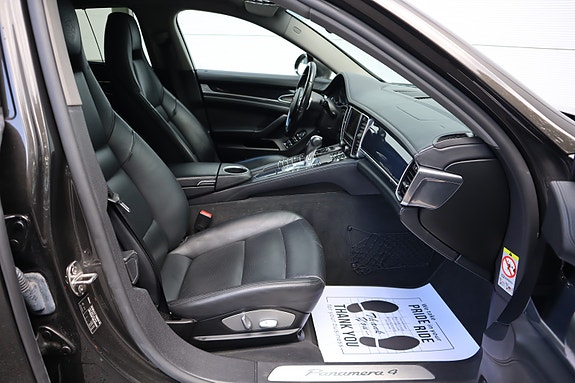 Porsche Panamera 4 29 of 30