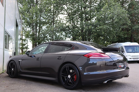 Porsche Panamera 4 16 of 30