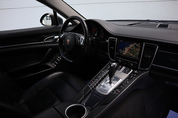 Porsche Panamera 4 26 of 30