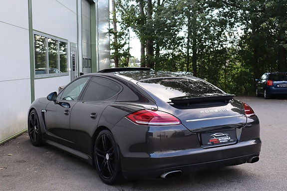 Porsche Panamera 4 17 of 30