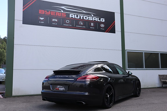 Porsche Panamera 4 12 of 30