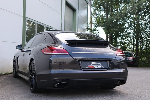 Porsche Panamera 4 18 of 30