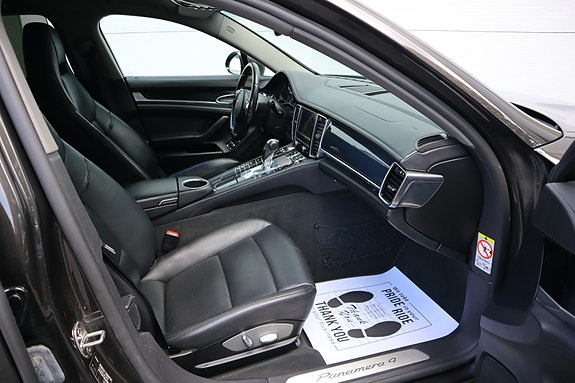 Porsche Panamera 4 28 of 30