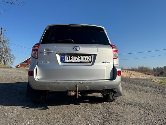 Toyota RAV4 6 of 11