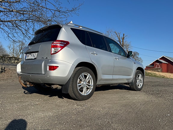 Toyota RAV4 5 of 11