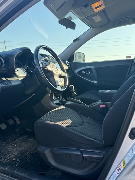 Toyota RAV4 8 of 11