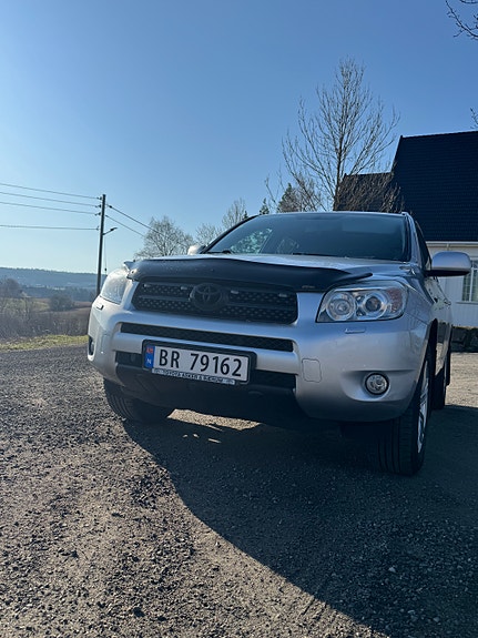 Toyota RAV4 3 of 11