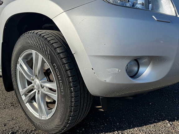 Toyota RAV4 4 of 11