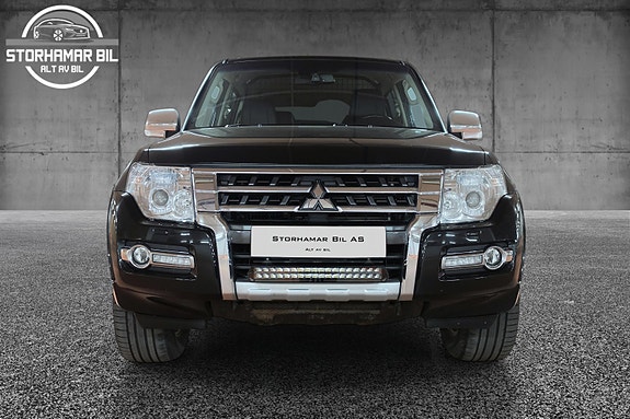 Mitsubishi Pajero 3 of 5