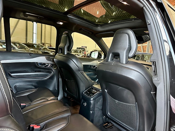 Volvo XC90 24 of 30