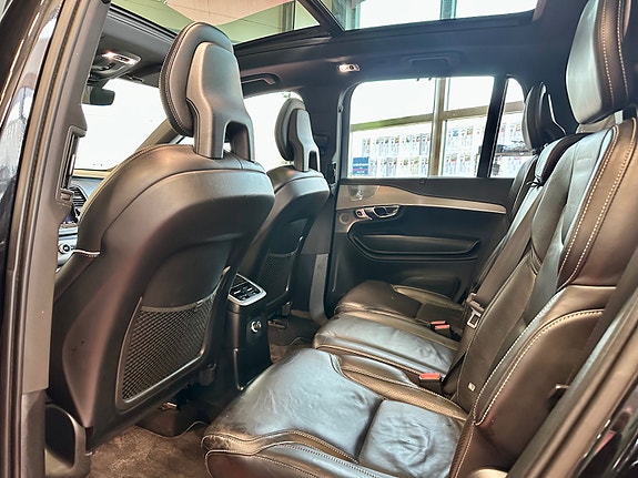 Volvo XC90 22 of 30
