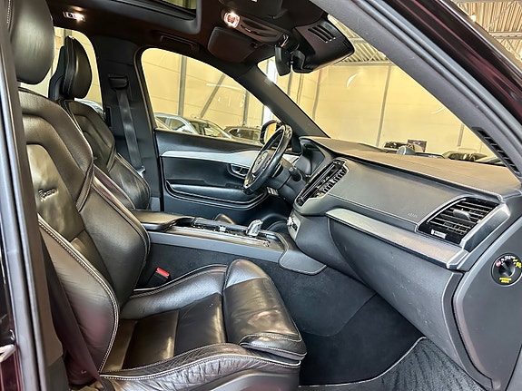 Volvo XC90 18 of 30