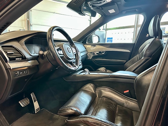Volvo XC90 11 of 30