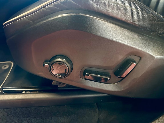 Volvo XC90 14 of 30