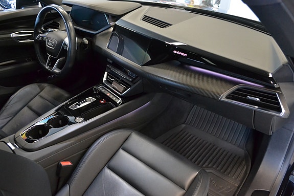 Audi e-tron GT 19 of 30
