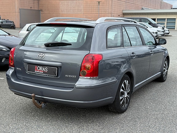 Toyota Avensis 5 of 5