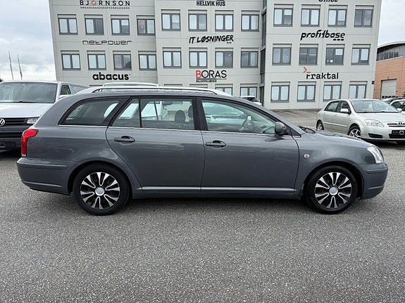 Toyota Avensis 4 of 5