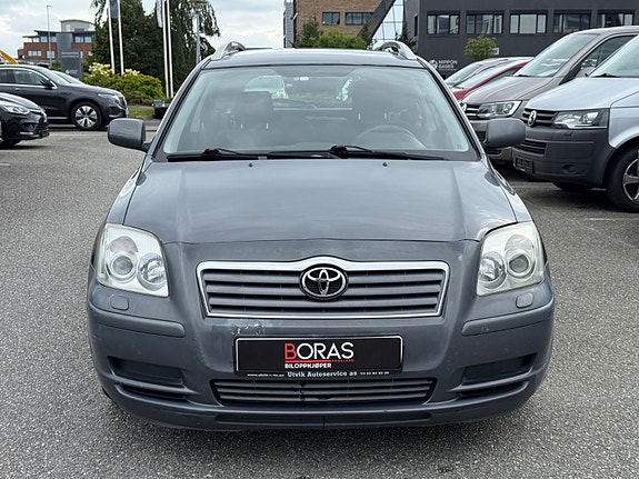 Toyota Avensis 2 of 5