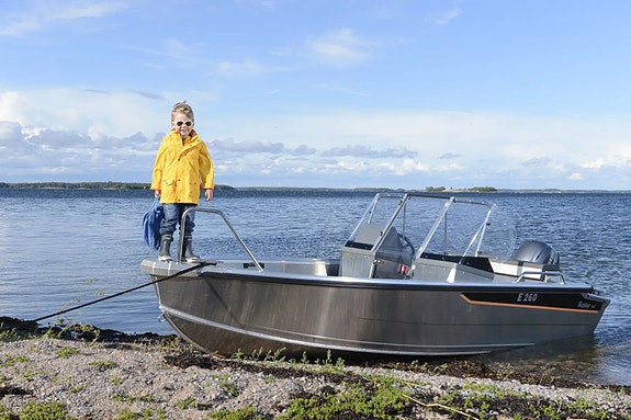 Buster M2 med Yamaha 40 hk - Lun dobbelkonsoll i håndterlig størrelse 3 of 10