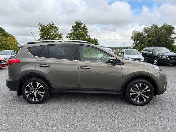 Toyota RAV4 4 of 5