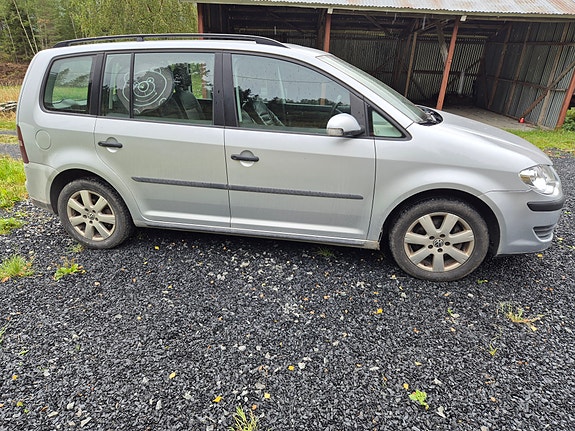 Volkswagen Touran 2 of 13