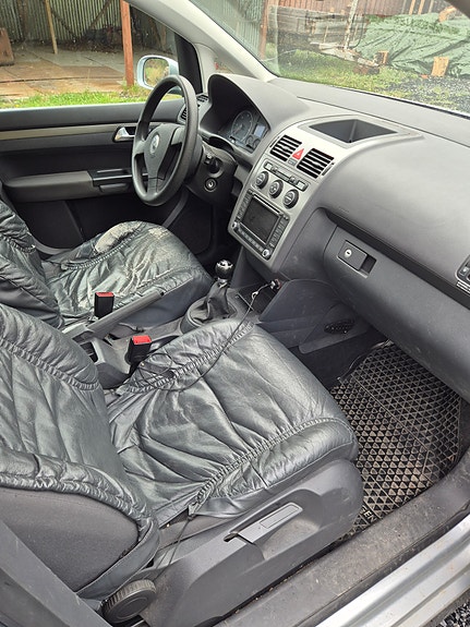 Volkswagen Touran 8 of 13