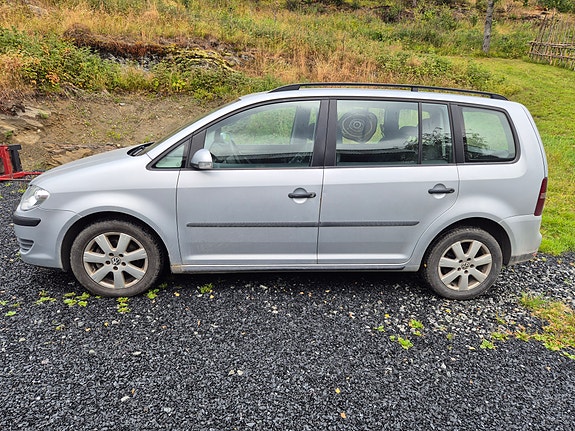 Volkswagen Touran 3 of 13