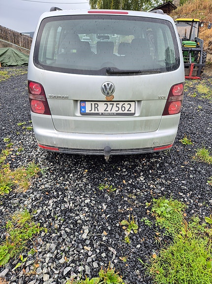 Volkswagen Touran 4 of 13
