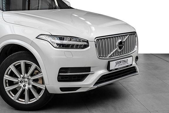 Volvo XC90 2 of 5