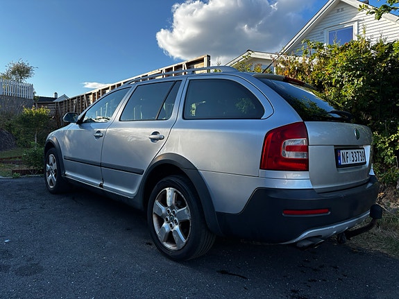 Skoda Octavia Scout 3 of 5