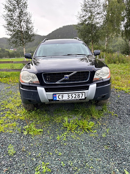 Volvo XC90 2 of 5
