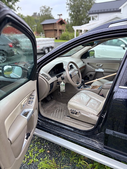 Volvo XC90 8 of 25