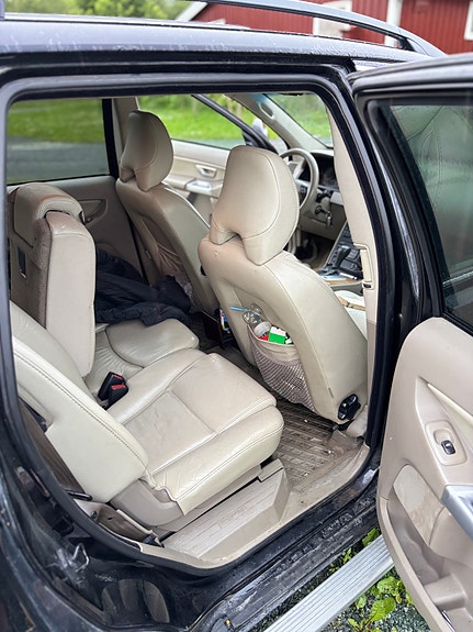 Volvo XC90 10 of 25