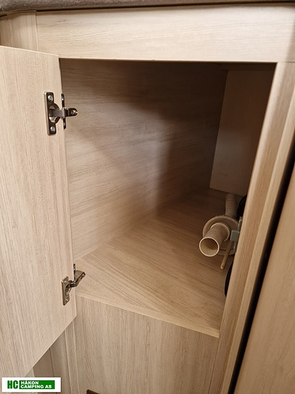 Hobby Siesta V65 GE Edition 2015 – Velholdt kvalitetsbobil med hengerfeste, aircondition, LED-TV, sykkelstativ og vinterhjul 27 of 30