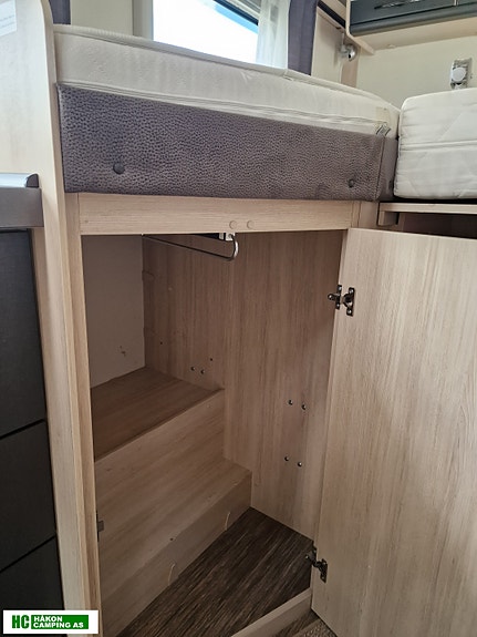 Hobby Siesta V65 GE Edition 2015 – Velholdt kvalitetsbobil med hengerfeste, aircondition, LED-TV, sykkelstativ og vinterhjul 25 of 30