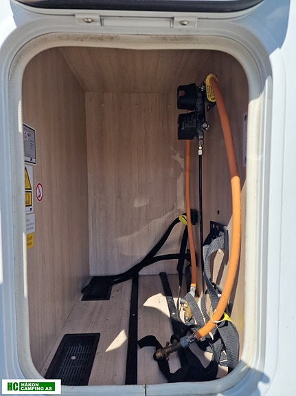 Hobby Siesta V65 GE Edition 2015 – Velholdt kvalitetsbobil med hengerfeste, aircondition, LED-TV, sykkelstativ og vinterhjul 8 of 30